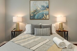 3 室のベッドルーム、アイロン / アイロン台、旅行用ベビーベッド、WiFi (無料)