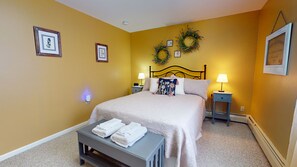 3 Schlafzimmer, Schreibtisch, Bügeleisen/Bügelbrett, Reisekinderbett