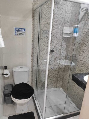 Toallas, jabón, champú y papel higiénico