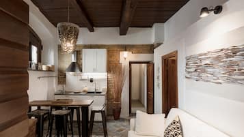 1 habitación, tabla de planchar con plancha, cunas y wifi gratis