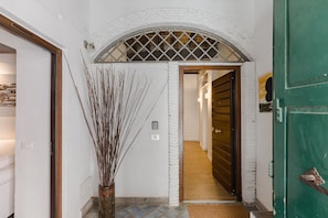 1 chambre, fer et planche à repasser, lits bébé (en supplément)