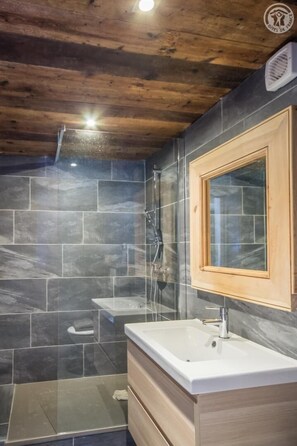 Shower, hair dryer - LE Chalet DE MON Pere (SAINTE FOY TARENTAISE)