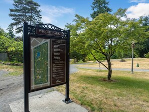 Property grounds - Spacious Stadium District 2BR King Bed (Tacoma)