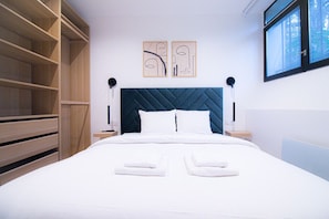2 bedrooms, iron/ironing board, travel cot, WiFi