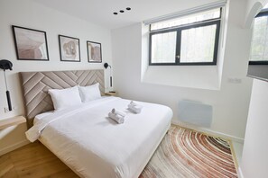 2 soverom, strykejern/-brett, reiseseng for barn og wi-fi