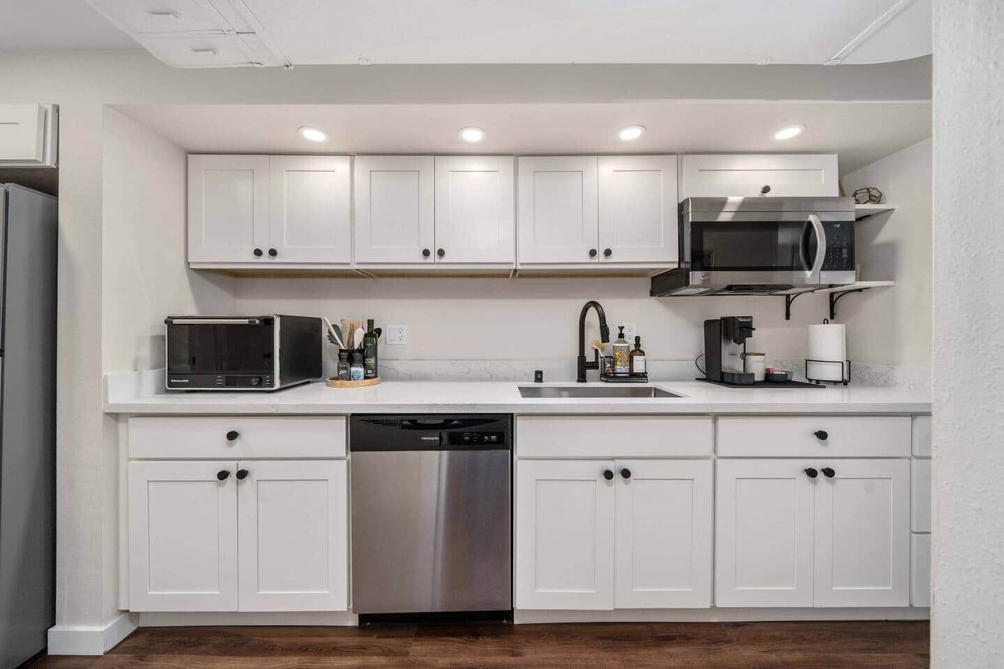 Fridge, microwave, stovetop, dishwasher