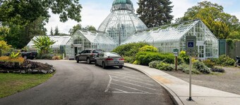 Walkable & Free Parking in Heart of Tacoma