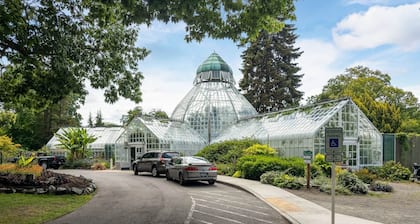 Walkable & Free Parking in Heart of Tacoma