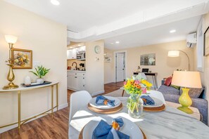 Unclassified image, 4 of 33, button