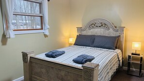 3 Schlafzimmer, Schreibtisch, Bügeleisen/Bügelbrett, Reisekinderbett