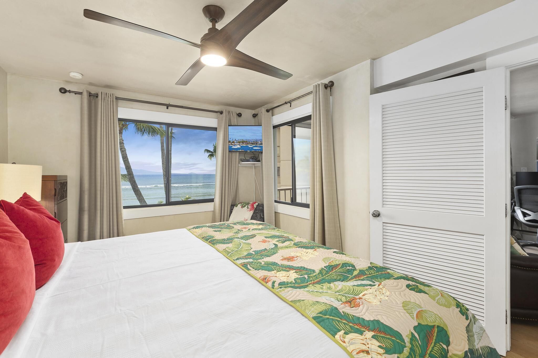 2 bedrooms, desk, iron/ironing board, WiFi