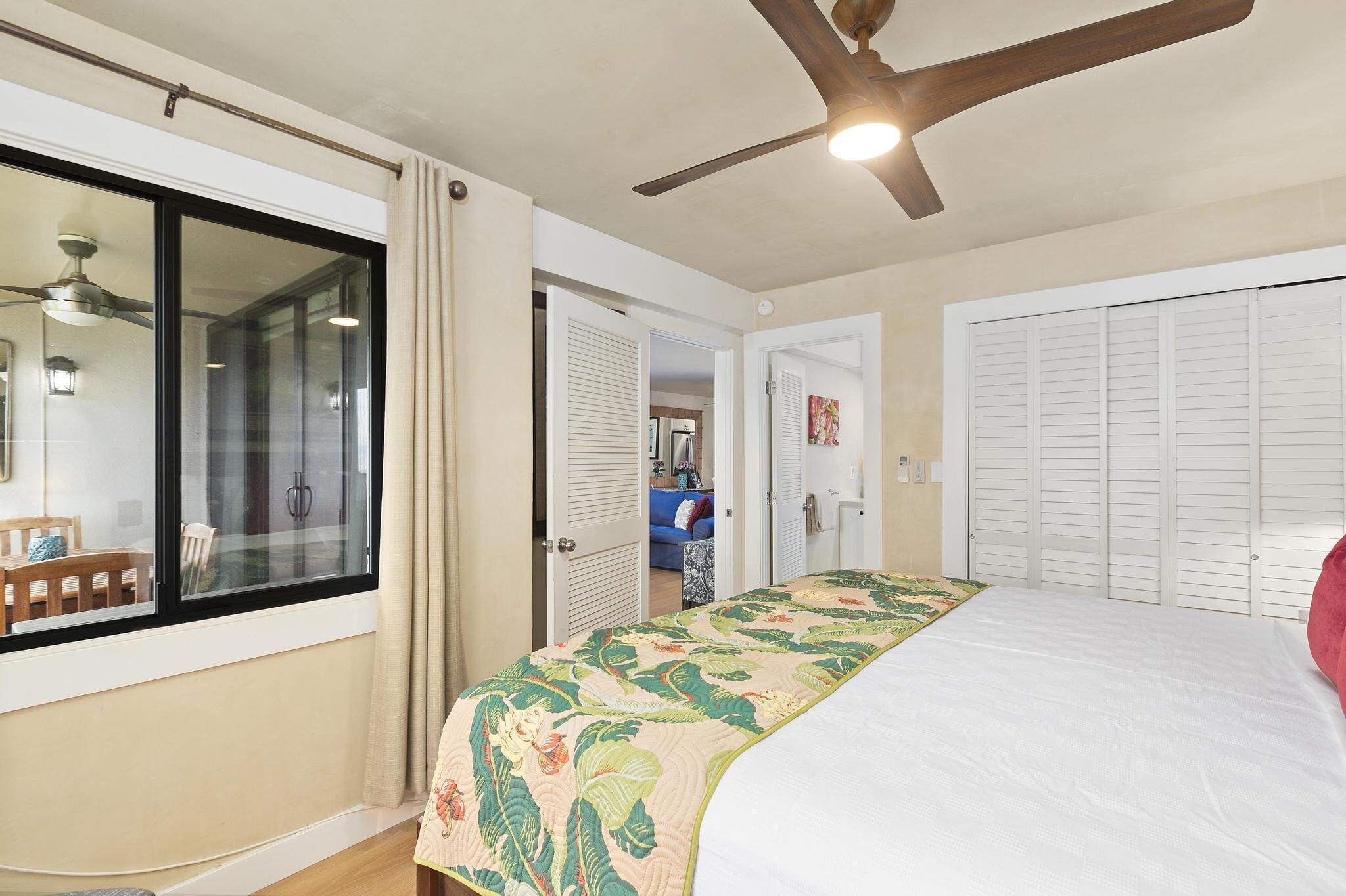 2 bedrooms, desk, iron/ironing board, WiFi