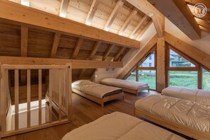 4 bedrooms, iron/ironing board, travel crib, free WiFi