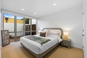 3 slaapkamers, een strijkplank/strijkijzer, gratis wifi, beddengoed