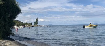 Retro Lakeside Retreat