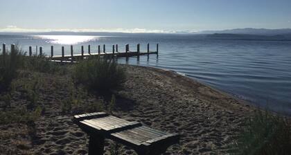 Retro Lakeside Retreat