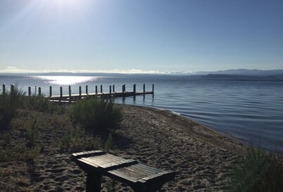 Retro Lakeside Retreat