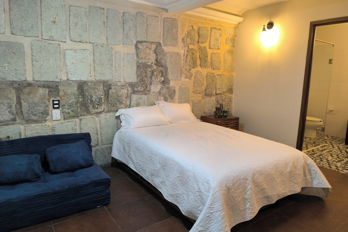 Ropa de cama de alta calidad, cubrecamas y wifi gratis