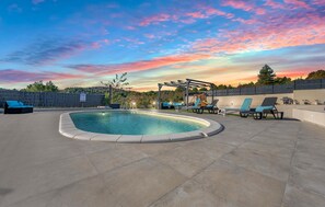 A heated pool - 3 bedroom amazing home in Bilice (Bilice)