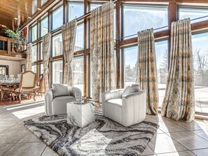 TV connectée, cheminée