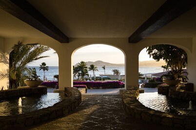 Exquisite, Ocean front, Contemporary Retreat