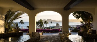 Exquisite, Ocean front, Contemporary Retreat