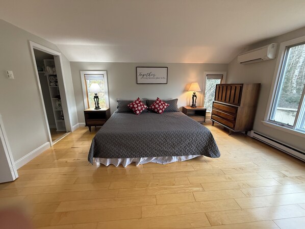 3 bedrooms, desk, iron/ironing board, free WiFi