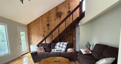 The Goose Hollow Chalet - Waterville Estates - Pet friendly!