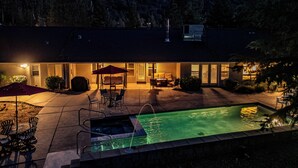 A house with a swimming pool, patio furniture, and a covered seating area. - Scenic Mountain Views w/ Game Room, Pool & Hottubs (Oakhurst)