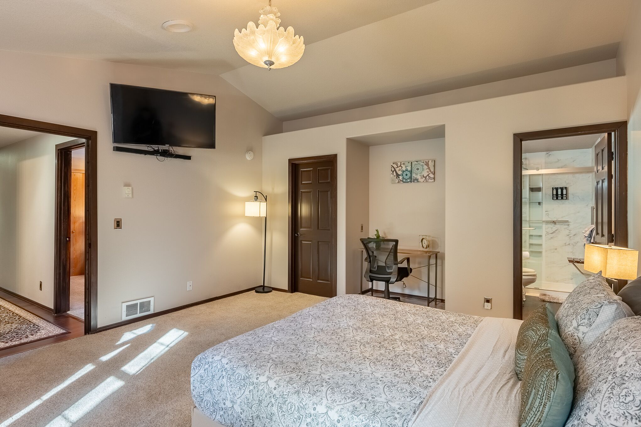 4 bedrooms, desk, iron/ironing board, free WiFi