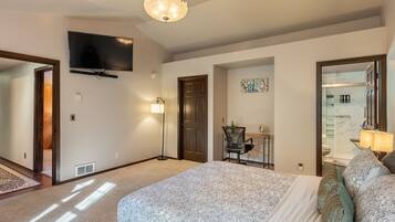 4 bedrooms, desk, iron/ironing board, free WiFi