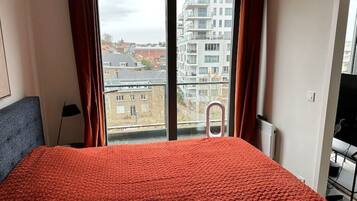 1 habitación, tabla de planchar con plancha, wifi y ropa de cama