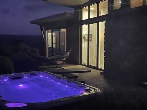 Modern farm house that has the the most incredible views only 1hr from Melbourne