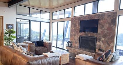 Modern farm house that has the the most incredible views only 1hr from Melbourne