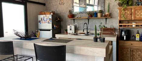 Fridge, stovetop, coffee/tea maker, electric kettle