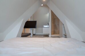 3 bedrooms, iron/ironing board, WiFi