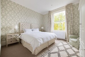 2 bedrooms, iron/ironing board, WiFi, bed sheets - Kensington Luxury - 2 Bedrooms (London)