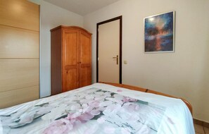 1 Schlafzimmer, Reisekinderbett, kostenloses WLAN, Bettwäsche