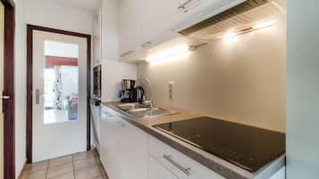 Réfrigérateur, plaque de cuisson, lave-vaisselle, cafetiÚre/bouilloire