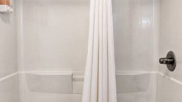 Asciugacapelli, asciugamani, sapone, shampoo