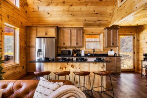 Fridge, microwave, oven, stovetop - Winter wonderland: Hot Tub, Game Room & 2 Decks! (Gatlinburg)