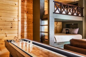 3 habitaciones, tabla de planchar con plancha y cuna de viaje 