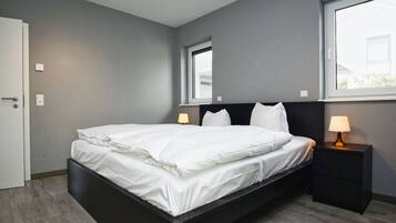 4 bedrooms, desk, WiFi