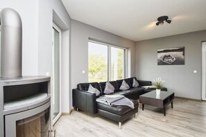 Unclassified image, 5 of 41, button