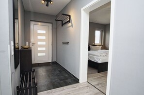 4 bedrooms, desk, WiFi