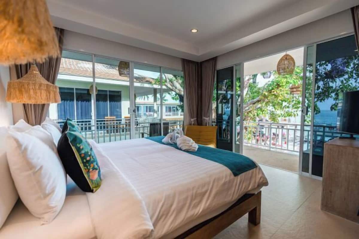 1 habitación, caja de seguridad en la habitación y escritorio