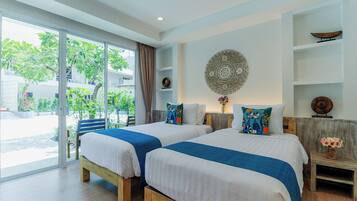 Tomannsrom – premier, balkong, hageutsikt | Safe på rommet, skrivebord, wi-fi (inkludert) og sengetøy