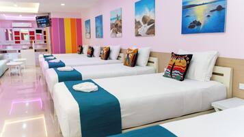 Safe på rommet, skrivebord, wi-fi (inkludert) og sengetøy