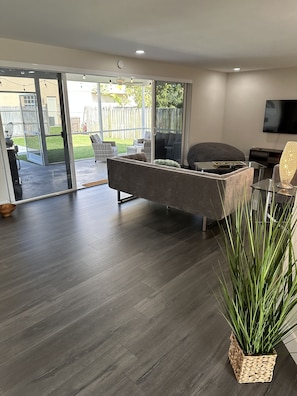 Smart TV - Luxury Home only 3 miles from Rapids Waterpark!  (West Palm Beach)
