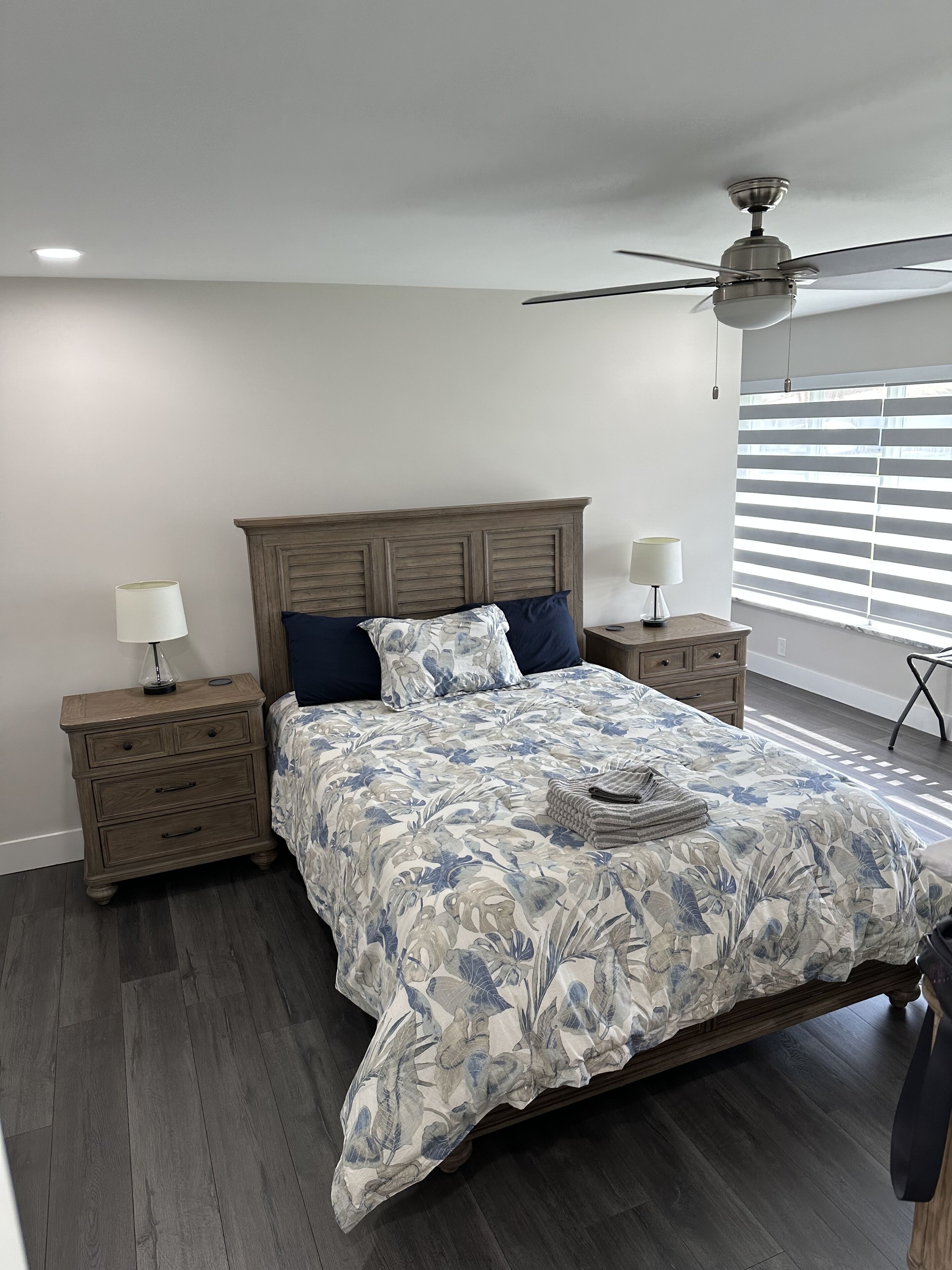 3 slaapkamers, een strijkplank/strijkijzer, reisbedje, gratis wifi